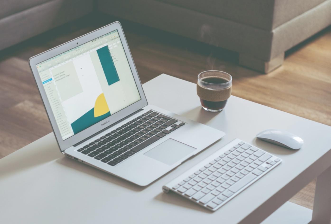 Análisis de datos financieros en pantalla con gráficos y estadísticas